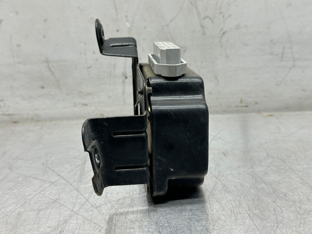 9904 Ford Mustang GT Constant Control Relay Unit Module CCRM OEM 66